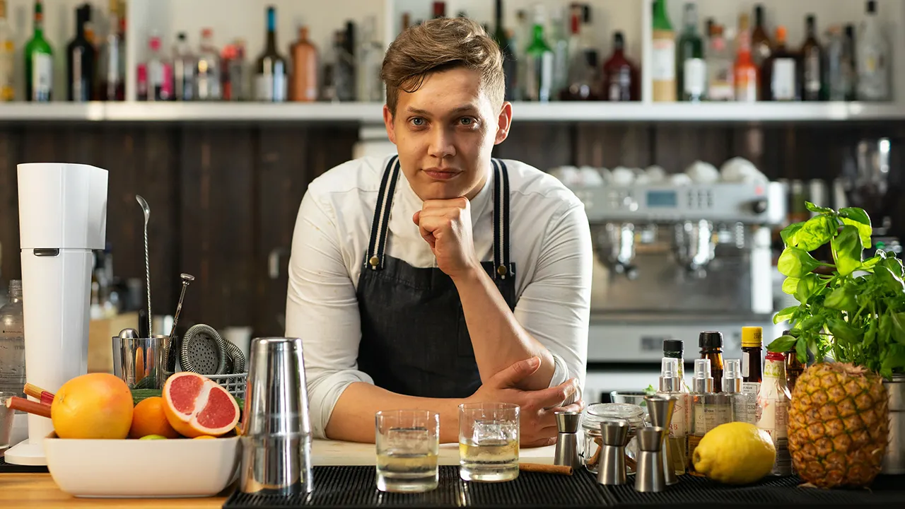 Male mixologist making a drink
